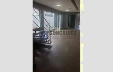 Imagem: O depósito possui 4 Vagas na garagem e 300m² de Área e está