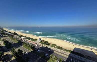 Imagem: O apartamento possui 4 Dormitórios, 4 Banheiros, 3 Vagas na