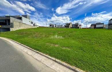 Imagem: O terreno possui 300m² de Área, Imóvel novo e está localizado