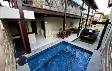 Imagem: A casa em condomínio possui 5 Dormitórios, 3 Banheiros, 2