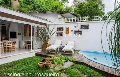 Imagem: A casa possui 3 Dormitórios, 4 Banheiros, 2 Vagas na garagem