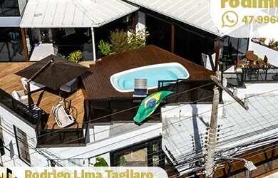 Imagem 2: Apartamento Diferenciado debruçado na orla de Balneário Camboriú, uma...