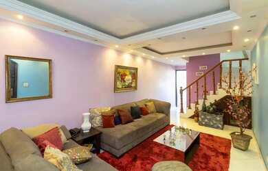 Imagem: A casa possui 4 Dormitórios, 3 Banheiros, 4 Vagas na garagem