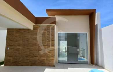 Imagem: A casa possui 3 Dormitórios, 2 Banheiros, 1 Vaga na garagem