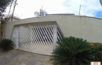 Imagem: O depósito possui 5 Vagas na garagem e 560m² de Área e está