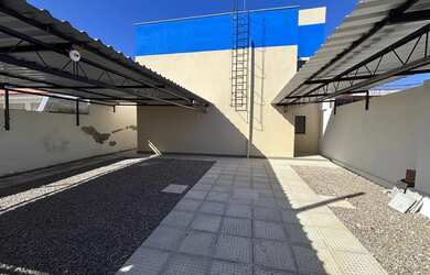 Imagem: A casa possui 2 Dormitórios, 1 Banheiro, 1 Vaga na garagem