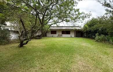 Imagem: A casa possui 2 Dormitórios, 1 Banheiro, 4 Vagas na garagem