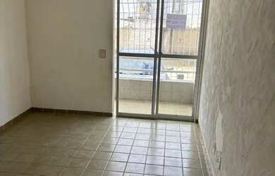 Imagem: O apartamento possui 3 Dormitórios, 1 Banheiro, 1 Vaga na garagem