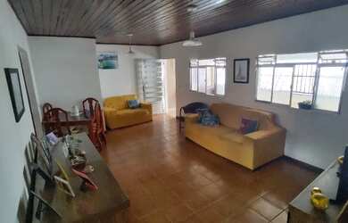 Imagem: A casa possui 4 Dormitórios, 3 Banheiros, 110m² de Área e