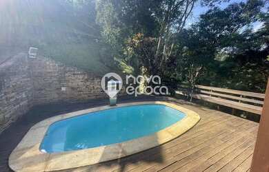 Imagem: A casa em condomínio à venda possui 3 Dormitórios, 5 Banheiros