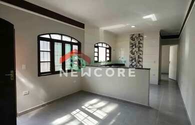 Imagem: A casa possui 2 Dormitórios, 1 Banheiro, 2 Vagas na garagem