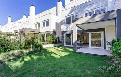 Imagem: A casa em condomínio possui 3 Dormitórios, 5 Banheiros, 3