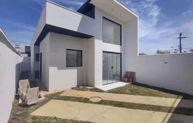 Imagem: A casa possui 2 Dormitórios, 2 Banheiros, 1 Vaga na garagem