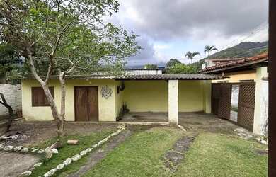 Imagem: A casa possui 2 Dormitórios, 2 Banheiros, 4 Vagas na garagem