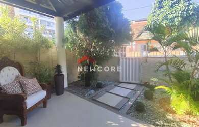 Imagem: A casa em condomínio possui 4 Dormitórios, 5 Banheiros, 2