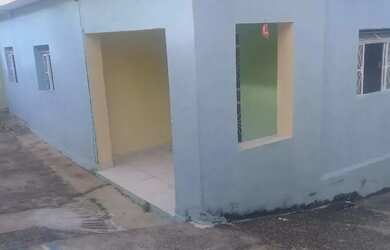 Imagem: A casa possui 3 Dormitórios, 2 Banheiros, 5 Vagas na garagem