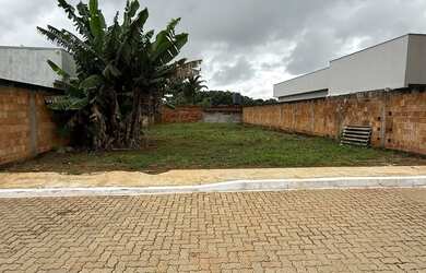 Imagem: O terreno possui 400m² de Área e está localizado em Norte