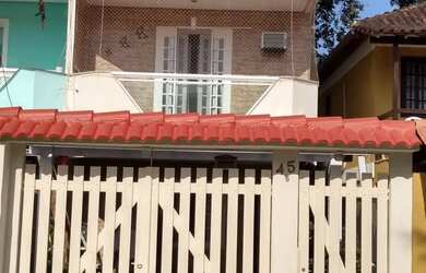 Imagem: A casa em condomínio possui 2 Dormitórios, 2 Banheiros, 2