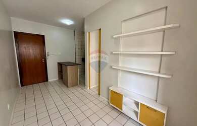 Imagem: O apartamento possui 1 Dormitório, 1 Banheiro, 1 Vaga na garagem