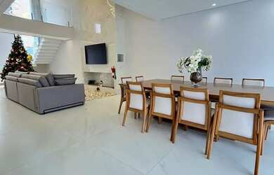 Imagem: A casa em condomínio possui 4 Dormitórios, 5 Banheiros, 4