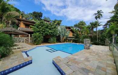 Imagem: A casa possui 5 Dormitórios, 5 Banheiros, 5 Vagas na garagem