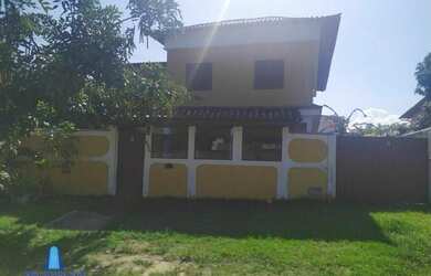 Imagem: A casa possui 5 Dormitórios, 4 Banheiros, 350m² de Área e