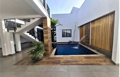 Imagem: A casa possui 3 Dormitórios, 4 Banheiros, 4 Vagas na garagem