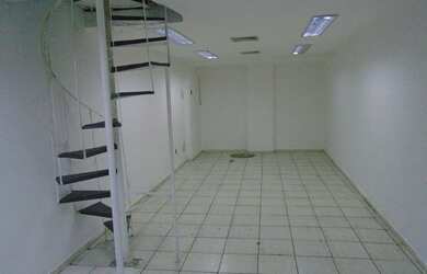 Imagem: O depósito possui 30m² de Área e está localizado em Madureira