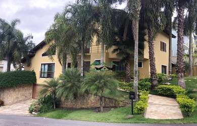 Imagem: A casa em condomínio e possui Dormitórios, Suítes, Banheiros