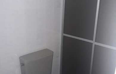 Imagem: A casa possui 3 Dormitórios, 2 Banheiros, 1 Vaga na garagem