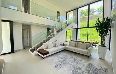 Imagem: A casa em condomínio possui 3 Dormitórios, 4 Banheiros, 5