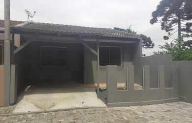 Imagem: A casa possui 2 Dormitórios, 1 Banheiro, 1 Vaga na garagem