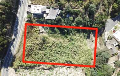 Imagem: O terreno possui 4.545m² de Área e está localizado em Pinheirinho