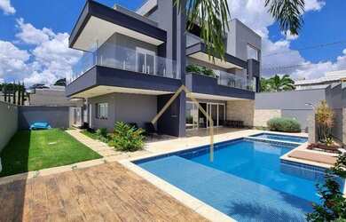 Imagem: A casa em condomínio possui 4 Dormitórios, 5 Banheiros, 5