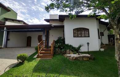 Imagem: A casa em condomínio possui 3 Dormitórios, 3 Banheiros, 4