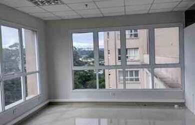 Imagem: O depósito possui 2 Vagas na garagem, 80m² de Área e está