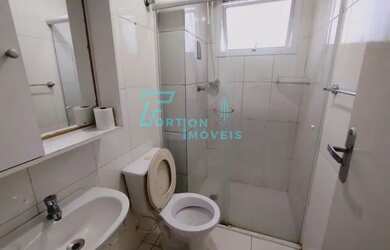 Imagem: O apartamento possui 2 Dormitórios, 1 Banheiro, 1 Vaga na garagem