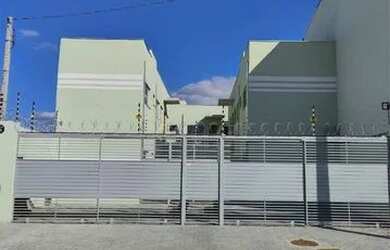 Imagem: A casa possui 2 Dormitórios, 1 Banheiro, 1 Vaga na garagem