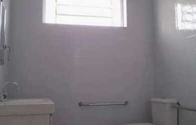 Imagem: A casa possui 5 Dormitórios, 2 Banheiros, 3 Vagas na garagem