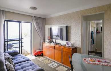 Imagem: O apartamento possui 2 Dormitórios, 1 Banheiro, 1 Vaga na garagem