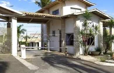 Imagem: A casa possui 3 Dormitórios, 2 Banheiros, 1 Vaga na garagem