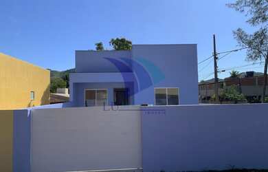 Imagem: A casa possui 2 Dormitórios, 1 Banheiro, 2 Vagas na garagem