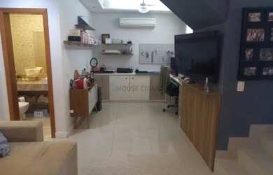 Imagem: A casa em condomínio possui 3 Dormitórios, 1 Banheiro, 2 Vagas