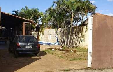 Imagem: A casa em condomínio possui 3 Dormitórios, 2 Banheiros, 4