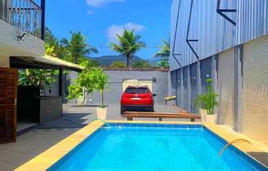 Imagem: A casa possui 4 Dormitórios, 5 Vagas na garagem e está localizado