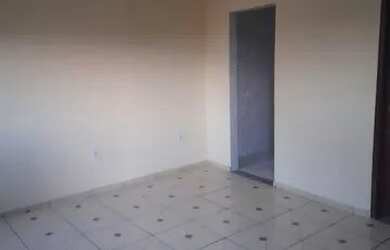 Imagem: A casa possui 1 Dormitório, 1 Banheiro e está localizado