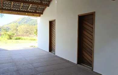 Imagem: A casa em condomínio possui 2 Dormitórios, 1 Banheiro, 4 Vagas