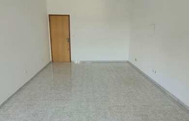 Imagem: O depósito possui 1 Vaga na garagem e 35m² de Área e está