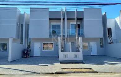 Imagem: A casa possui 2 Dormitórios, 4 Banheiros, 2 Vagas na garagem