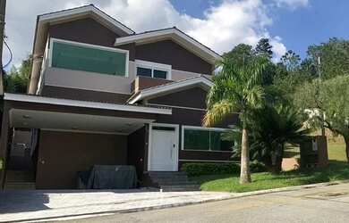 Imagem: A casa em condomínio possui 5 Dormitórios, 5 Banheiros, 4